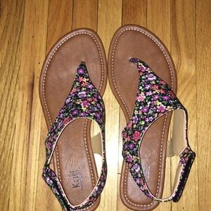 never worn flowery sandals 💕